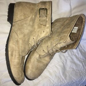 Super cute and simple tan booties!